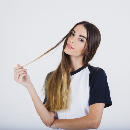 Hábitos para hacer crecer tu cabello sin parar en tono Cerrarno